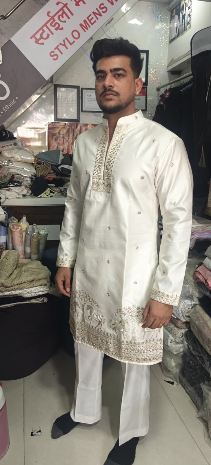 Ivory kurta with tonal embroidery